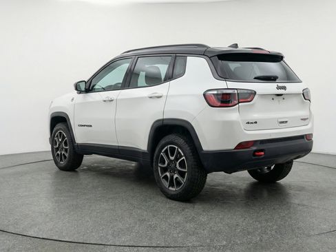 Used 2025 Jeep Compass Trailhawk AWD/4WD image 6