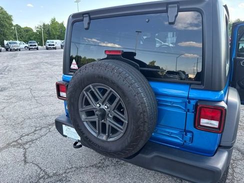 Used 2024 Jeep Wrangler Unlimited Sport AWD/4WD image 19
