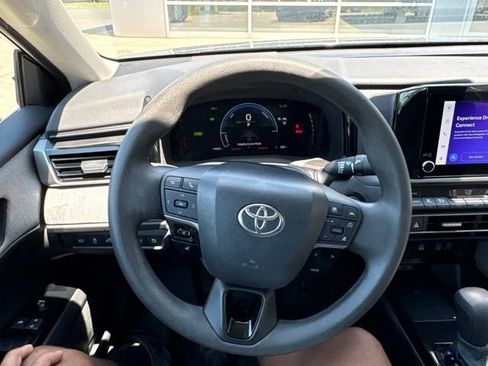 Used 2025 Toyota Camry LE AWD/4WD image 14