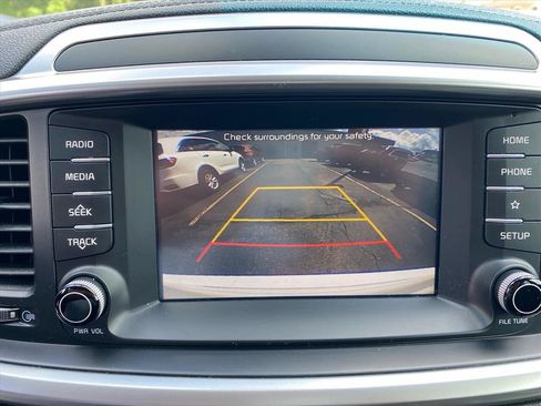 Used 2020 Kia Sorento LX AWD/4WD image 15