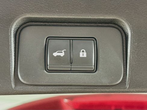Used 2025 Nissan Rogue SV AWD/4WD image 28