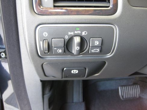 Used 2016 Volvo XC70 T5 Premier w/ Proximity Package image 14