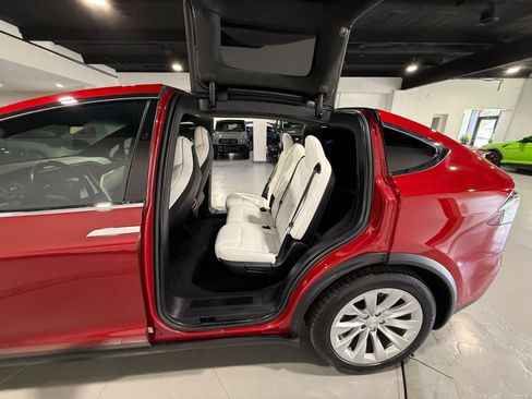 Used 2018 Tesla Model X 75D AWD/4WD image 14