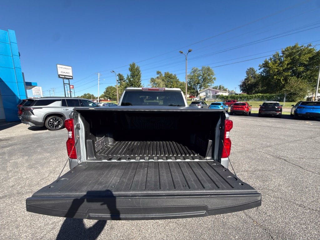 Used 2024 Chevrolet Silverado 1500 LT AWD/4WD image 8
