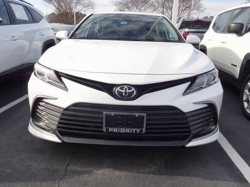 Used 2022 Toyota Camry LE image 2