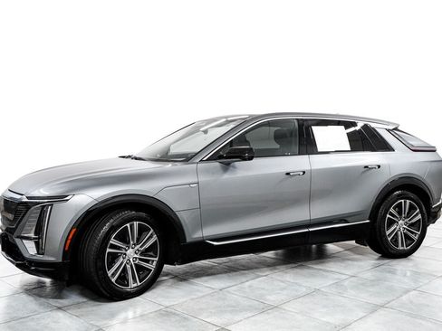 Used 2024 Cadillac Lyriq Luxury AWD/4WD image 4