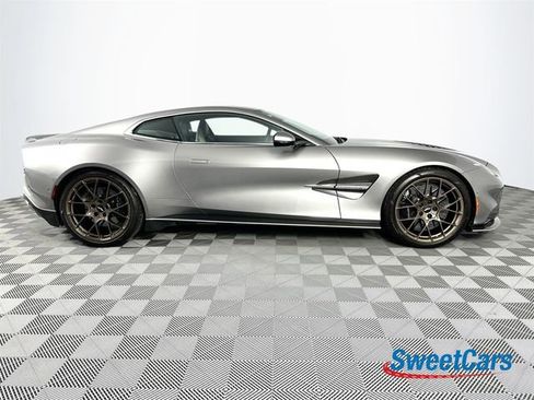 Used 2025 Aston Martin Vanquish RWD image 8