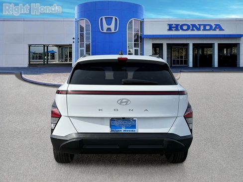 Used 2025 Hyundai Kona SEL FWD image 7
