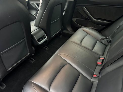 Used 2018 Tesla Model 3 Mid Range image 4