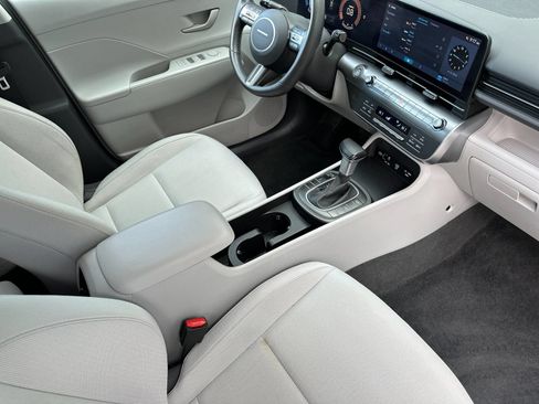 Certified 2025 Hyundai Kona SEL AWD/4WD image 17