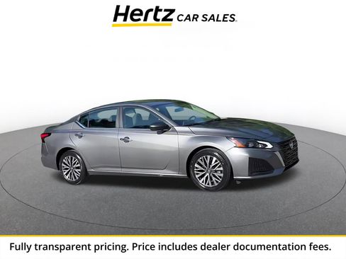 Used 2025 Nissan Altima 2.5 SV FWD image 1