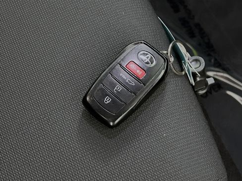 Used 2025 Toyota Corolla SE image 37