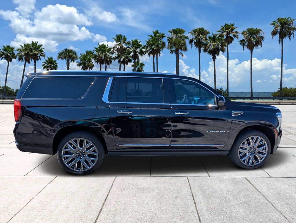 Used 2025 GMC Yukon XL Denali Ultimate AWD/4WD image 5