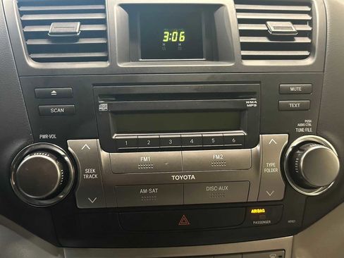 Used 2012 Toyota Highlander FWD image 13