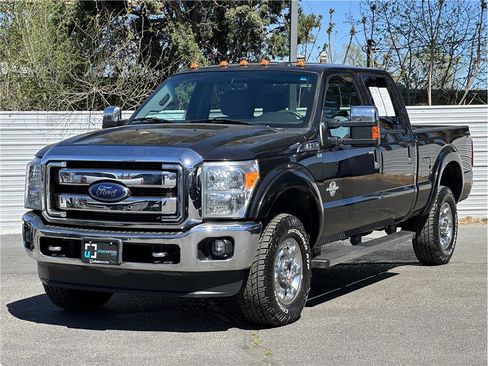 Used 2014 Ford F250 XLT w/ XLT Premium Package image 6