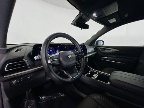 Used 2025 Chevrolet Traverse LT image 20