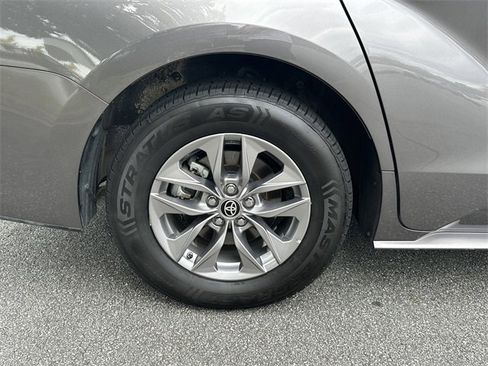 Used 2024 Toyota Sienna XLE image 17