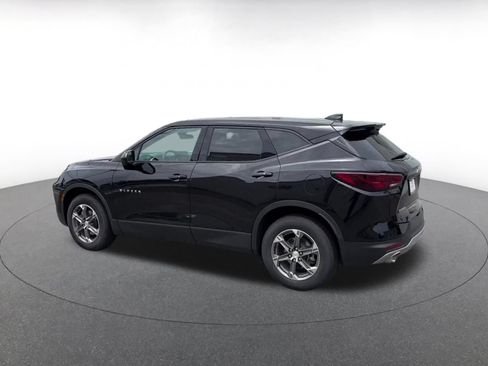 Used 2025 Chevrolet Blazer LT FWD image 9