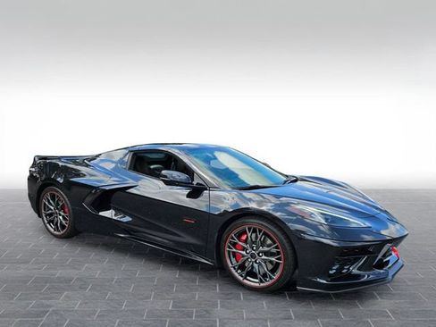 Used 2023 Chevrolet Corvette Stingray Premium Conv w/ Z51 Performance Package RWD image 3