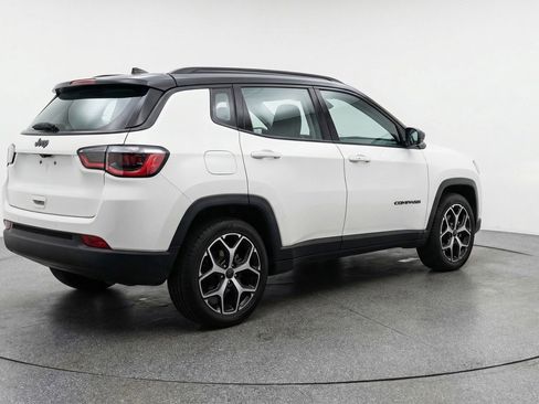 Used 2025 Jeep Compass Limited AWD/4WD image 9