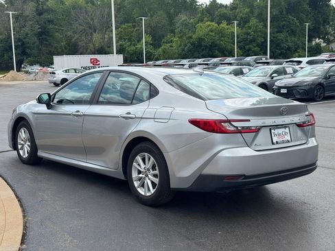 Used 2025 Toyota Camry LE FWD image 5