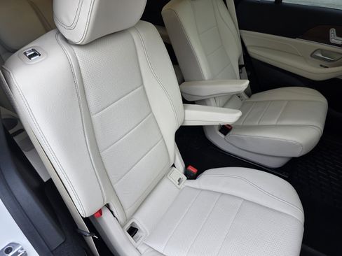 Used 2024 Mercedes-Benz GLS 450 4MATIC image 29