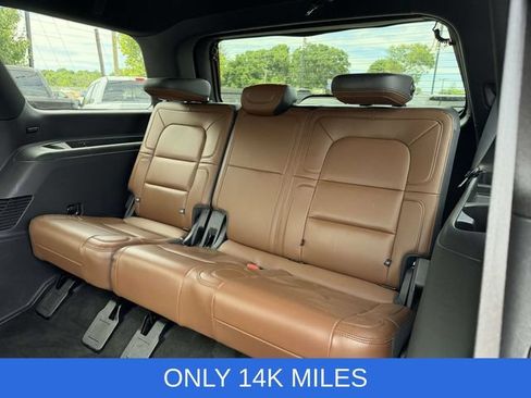 Used 2023 Lincoln Navigator Reserve w/ Monochromatic Package AWD/4WD image 13