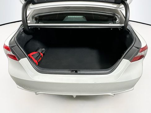 Used 2018 Toyota Camry XSE FWD image 29