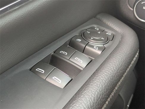 Used 2025 GMC Yukon Denali image 27