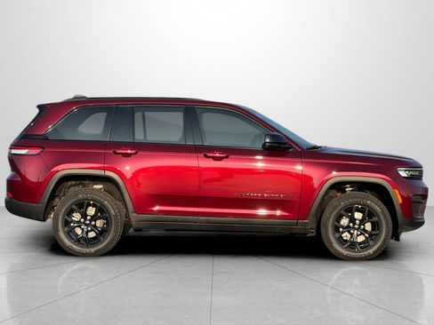 New 2025 Jeep Grand Cherokee Altitude image 4