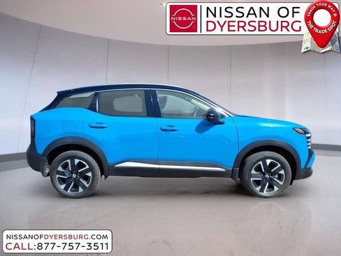 Used 2025 Nissan Kicks SR FWD image 2