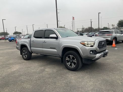 Used 2018 Toyota Tacoma TRD Sport w/ Technology Package image 3