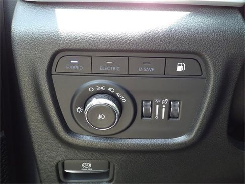 Used 2023 Jeep Grand Cherokee 4WD 4xe image 13