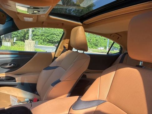 Used 2023 Lexus ES 350 w/ Premium Package FWD image 12
