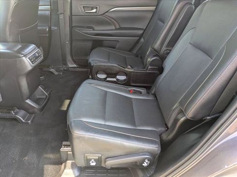 Used 2019 Toyota Highlander Limited Platinum AWD/4WD image 21
