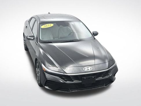 Used 2025 Hyundai Elantra Limited FWD image 31