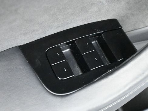 Used 2019 Tesla Model 3 Standard Range Plus image 4