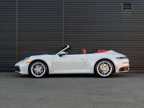 Certified 2021 Porsche 911 Carrera image 2