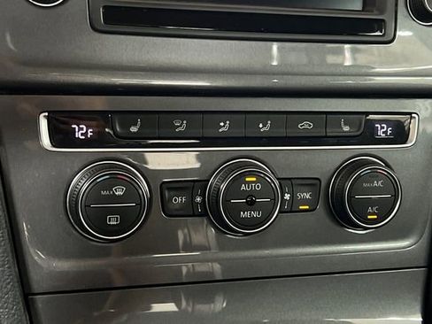 Used 2016 Volkswagen e-Golf SE image 24