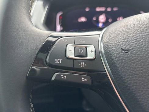 Used 2021 Volkswagen Tiguan SE image 24