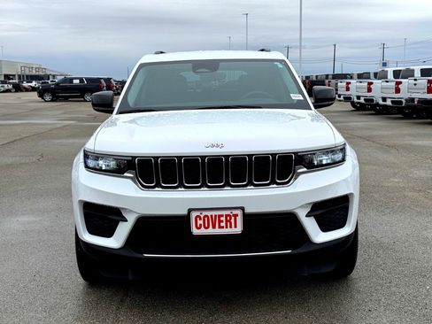 Used 2024 Jeep Grand Cherokee Laredo image 3