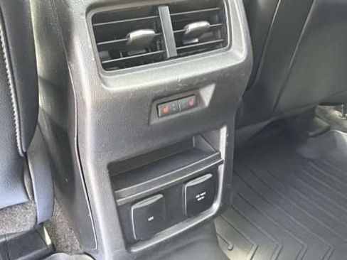 Used 2017 Ford Edge Titanium w/ Equipment Group 302A AWD/4WD image 29