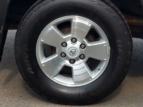 Used 2014 Toyota Tacoma PreRunner w/ TRD Sport Package RWD image 16
