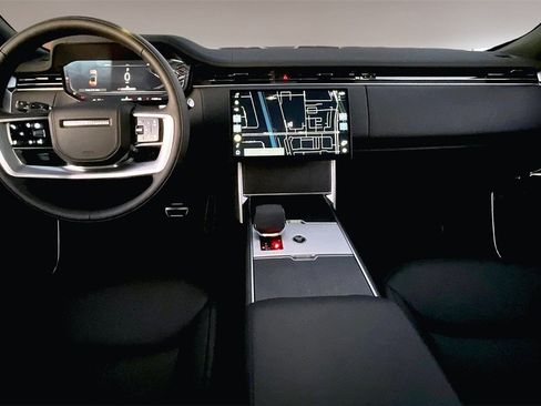 New 2025 Land Rover Range Rover SE image 5
