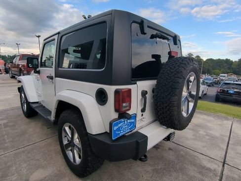 Used 2016 Jeep Wrangler Sahara w/ Connectivity Group AWD/4WD image 5