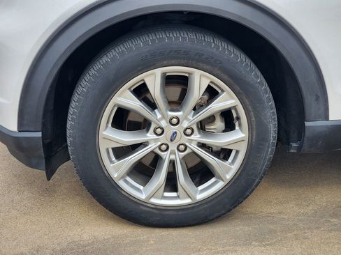 Used 2022 Ford Explorer XLT w/ Equipment Group 202A image 10