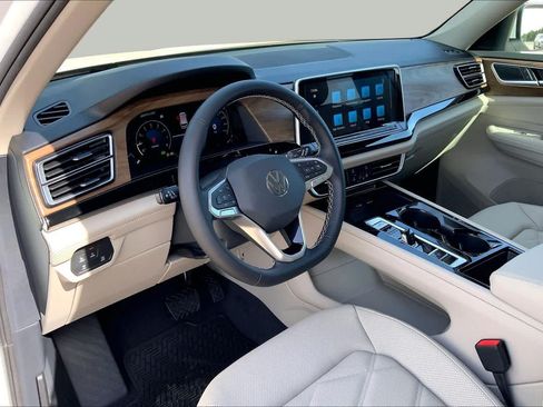 New 2026 Volkswagen Atlas SE FWD image 8