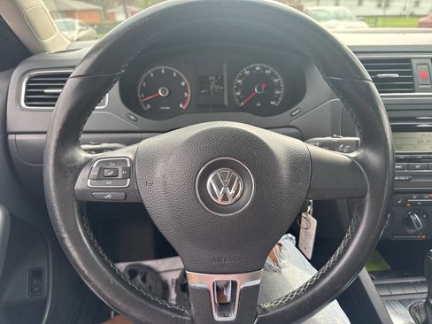 Used 2011 Volkswagen Jetta SE FWD image 12