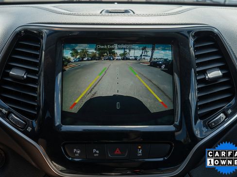 Used 2019 Jeep Cherokee Limited w/ Technology Group image 17