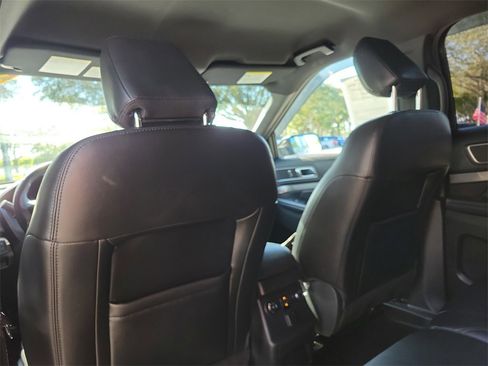 Used 2018 Ford Explorer XLT w/ Equipment Group 202A image 10